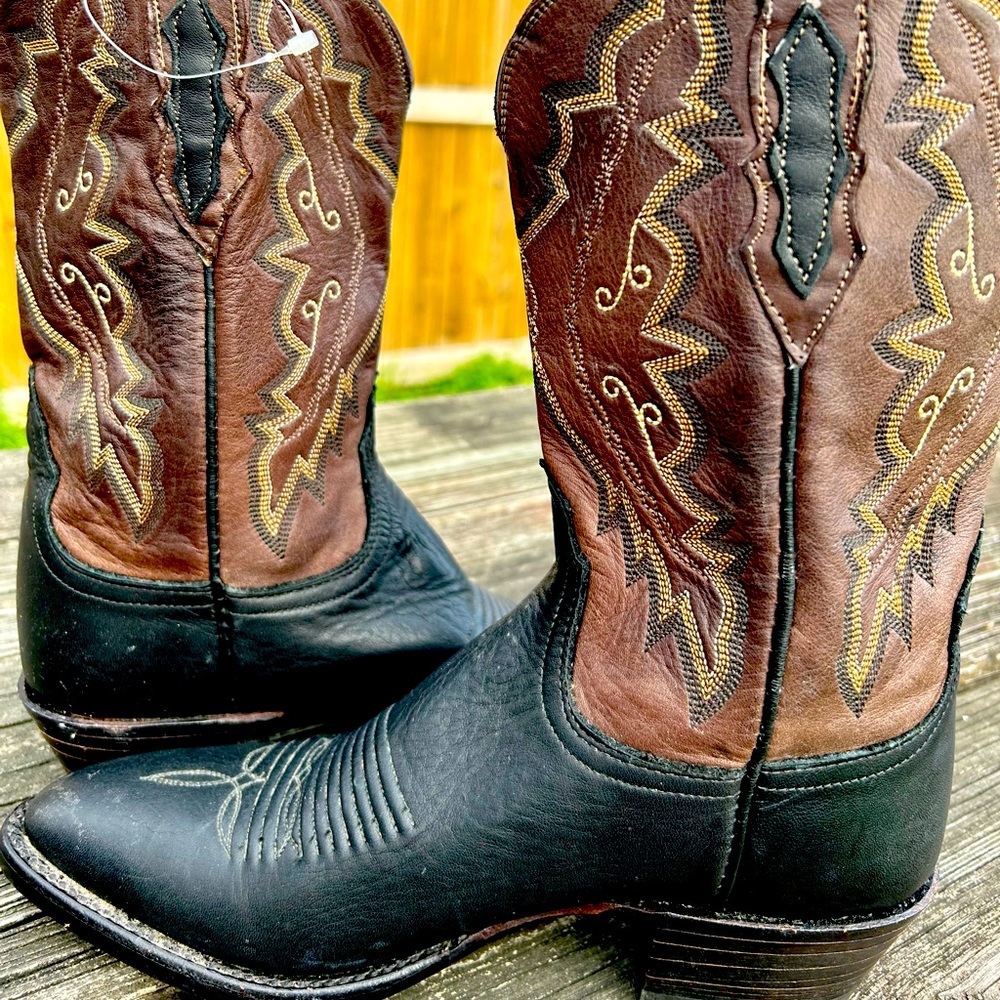LUCCHESE 2000 T2555R4  6 1/2 Brown Black Two tone leather, mid-calf.